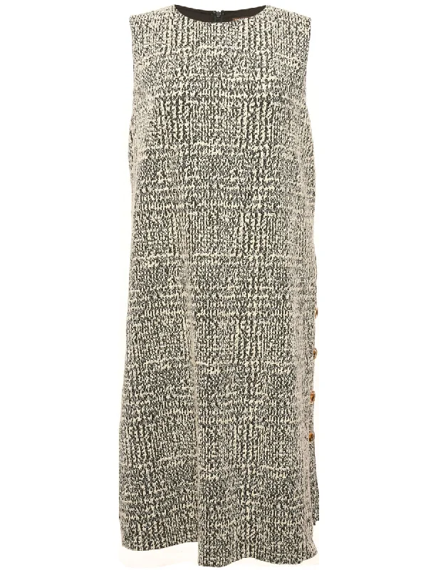 Weekend Special Sleeveless Shift Dress - L