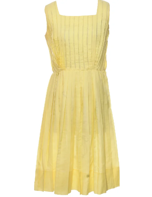 Unbeatable Deal Sleeveless Pleated Dress - M