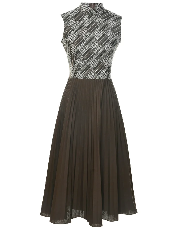 Special Buy Sleeveless Dress - S
