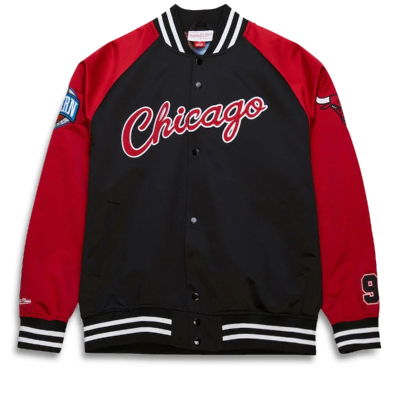Value Deals Mitchell & Ness x NBA Bulls Vintage Logo Dennis Rodman Satin Jacket - Black Value Deals Mitchell & Ness x NBA Bulls Vintage Logo Dennis Rodman Satin Jacket - Black
